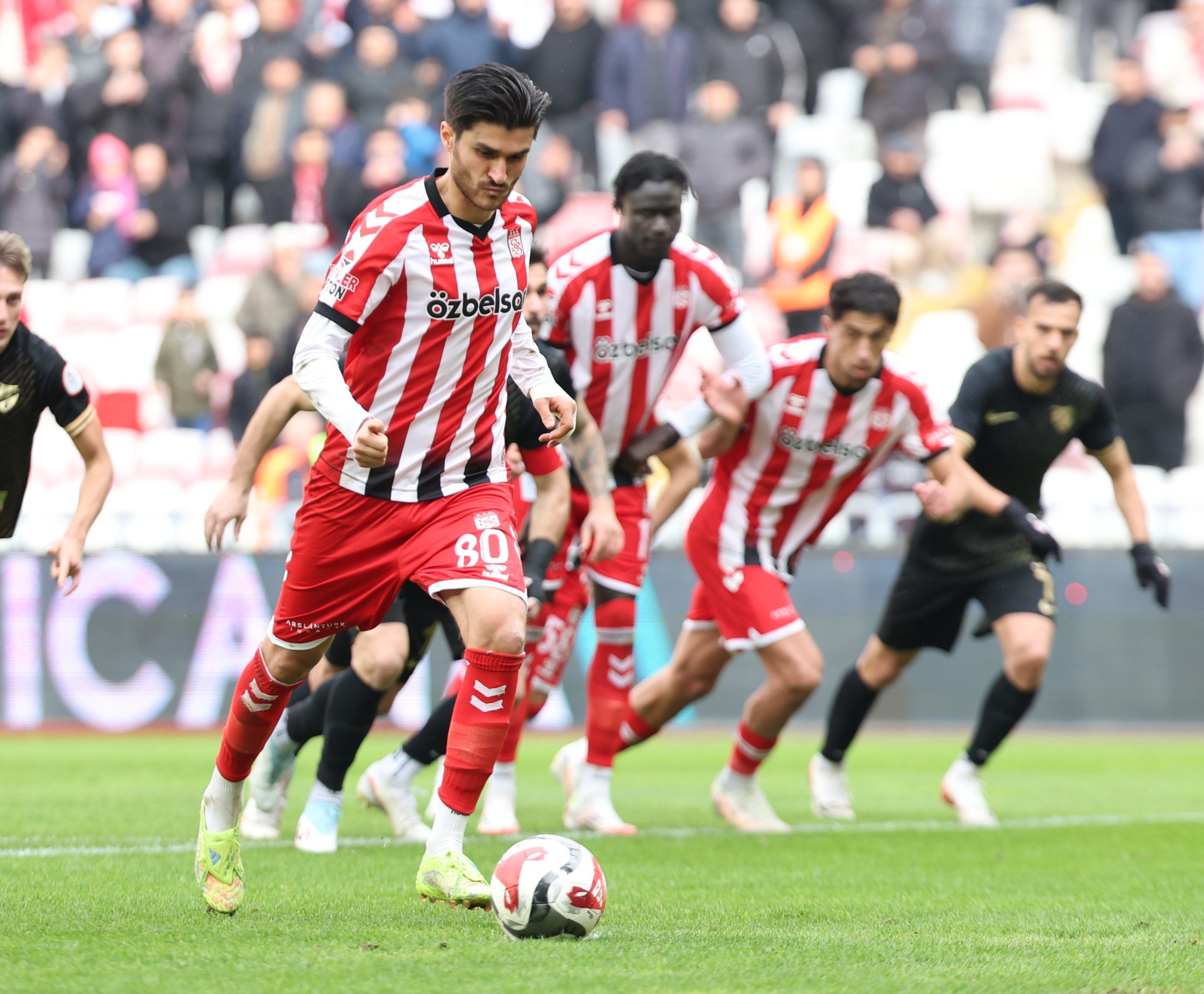 Trendyol 1. Lig: Sivasspor, 10 Kişi Kalan Boluspor'u Cihat Çelik'in Penaltı Golüyle Geçti!