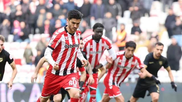 Trendyol 1. Lig: Sivasspor, 10 Kişi Kalan Boluspor'u Cihat Çelik'in Penaltı Golüyle Geçti!