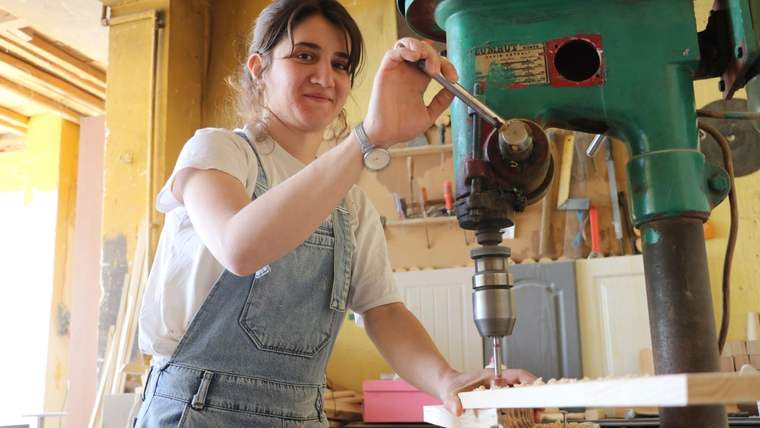 Kadın Marangoz Zeynep Akgül’den 7 Ülkeye İhracat!