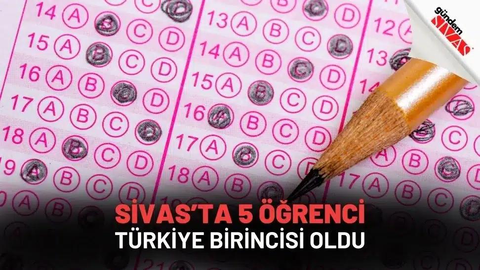 Pembe cevap kâğıdındaki işaretli seçeneklerin üzerinde ucu sivri bir kurşun kalem duruyor.