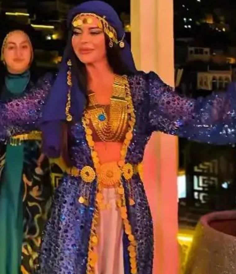 Simge Sağın'dan Mardin çıkarması! Yöresel kıyafetleri giydi