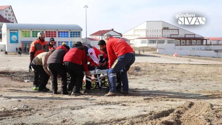 Yıldız Dağı'nda Kayak Yaparken Ayağını Kırdı