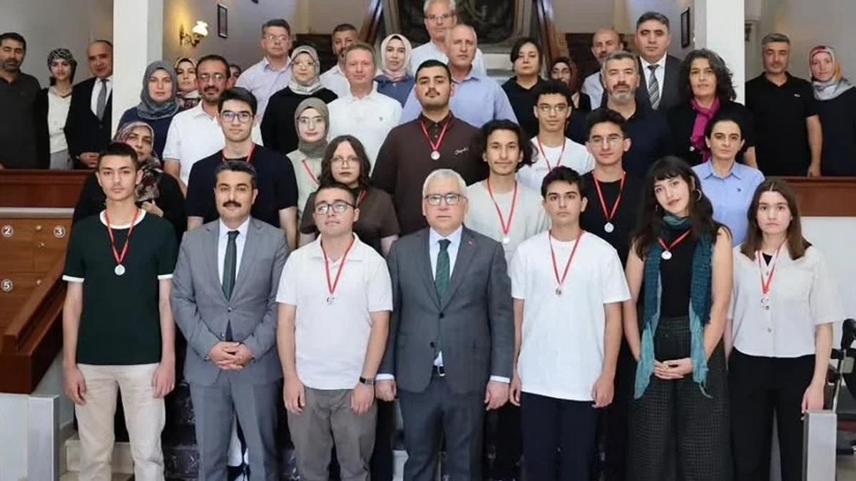 YKS Şampiyonları Sivas Valiliği'nde!