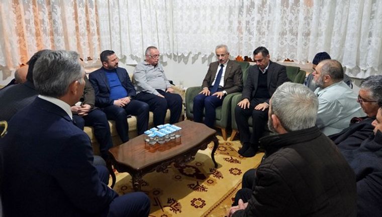 Ulaştırma ve Altyapı Bakanı Abdulkadir Uraloğlu'ndan taziye ziyareti - Birlik Haber Ajansı