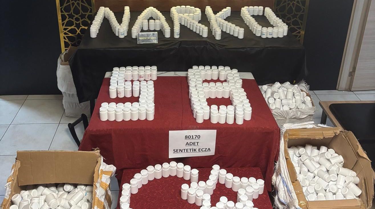 Sivas’ta Yılbaşı Öncesi Narkotik Darbesi: 80 Bin Sentetik Hap Ele Geçirildi, 3 Tutuklama