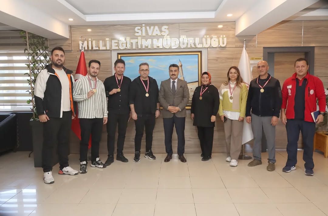 Sivas'ta Milli Eğitim Personeline Dart ve Bocce Turnuvalarında Ödül