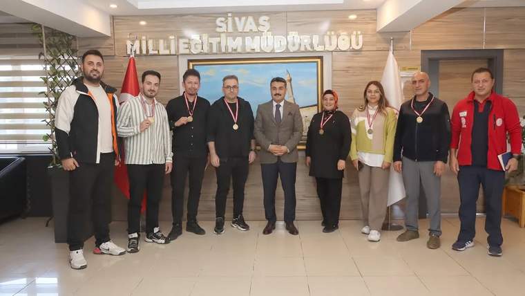 Sivas'ta Milli Eğitim Personeline Dart ve Bocce Turnuvalarında Ödül