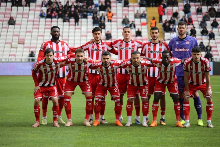 Sivasspor, 4 Eylül Stadı’nda Muğlaspor’la berabere kaldı