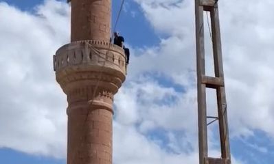 Kayseri'de Minareye Çıkarak Atlamak İstedi: Vatandaşlar Son Anda İkna Etti