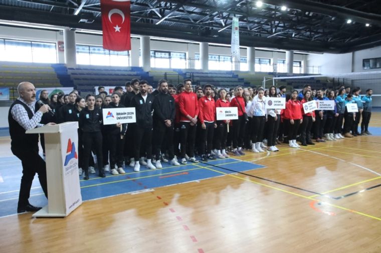 AİÇÜ’de ÜNİLİG Voleybol Bölgesel Lig müsabakaları başladı