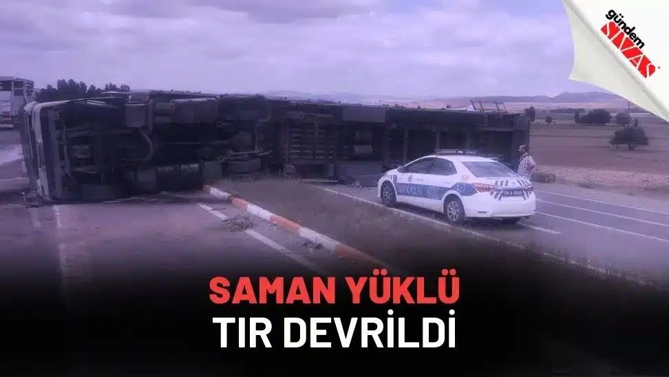 Sivas'ta Saman Yüklü Tır Devrildi