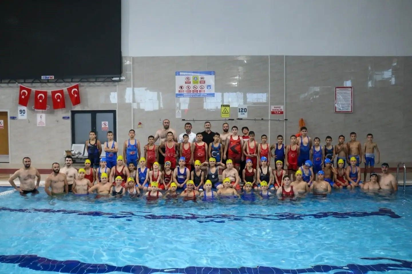 Minik Sporcuların Kampı Yüzme Etkinliğiyle Tamamladı