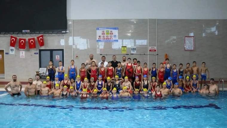 Minik Sporcuların Kampı Yüzme Etkinliğiyle Tamamladı