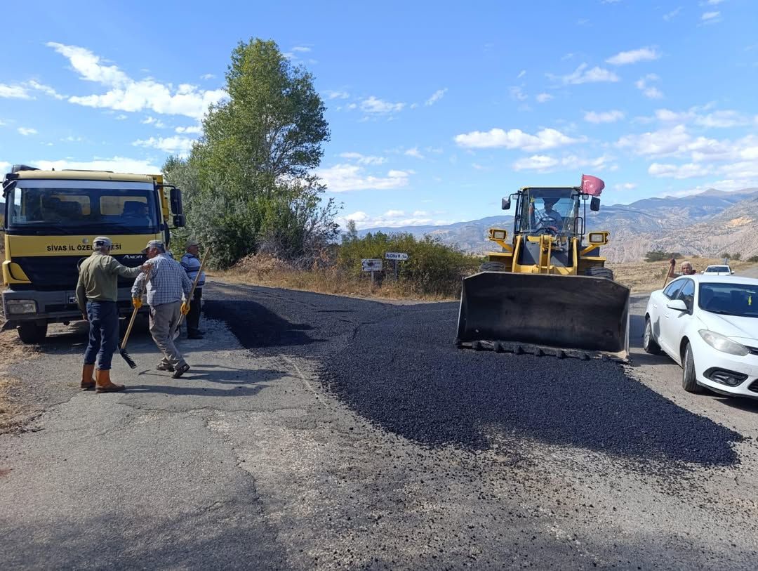 Sivas'ta Çitlice Köyü Yollarında Asfalt Çalışması Tamamlandı