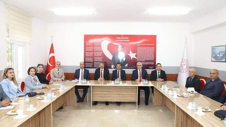 Divriği'de Eğitim Değerlendirme Toplantısı Gerçekleştirildi