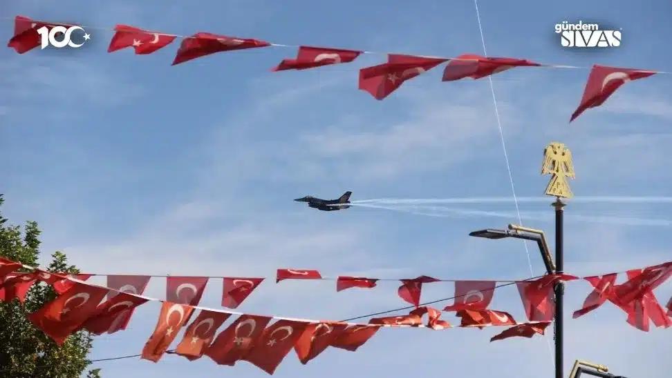Cumhuriyet'in 100. Yılında SOLOTÜRK Gösterisi
