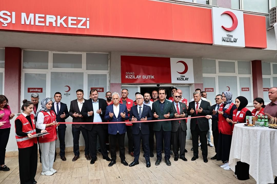 Sivas'ta İhtiyaç Sahibi Ailelere Ücretsiz Giyim Yardımı Başladı