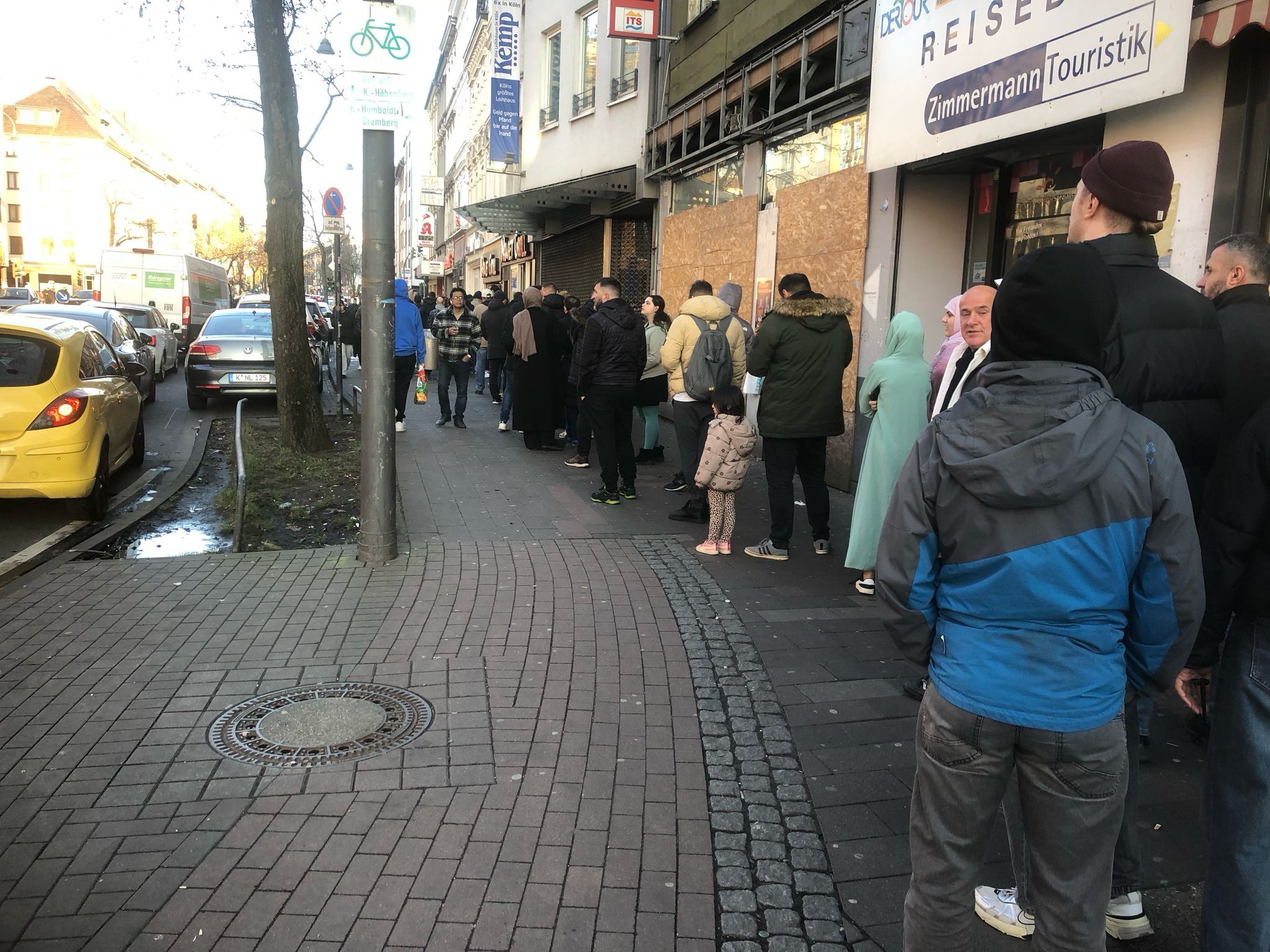 Köln’de Ramazan klasiği: Pide kuyrukları başladı - Birlik Haber Ajansı