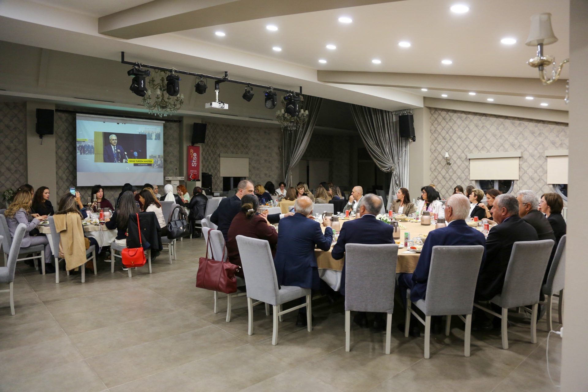Sivas’ta kadınların sanayideki rolü masaya yatırıldı