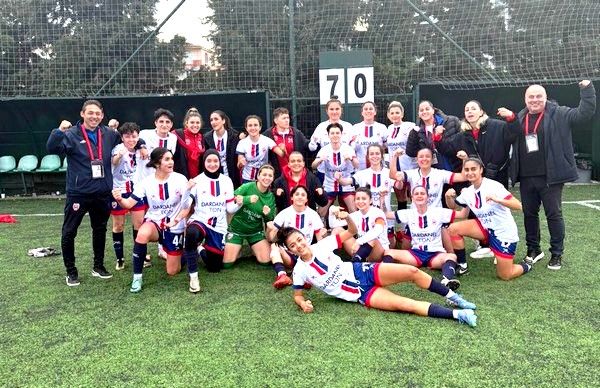 Çanakkale Dardanelspor Kadın Futbol Takımı, ilk yarıyı lider tamamladı - Birlik Haber Ajansı