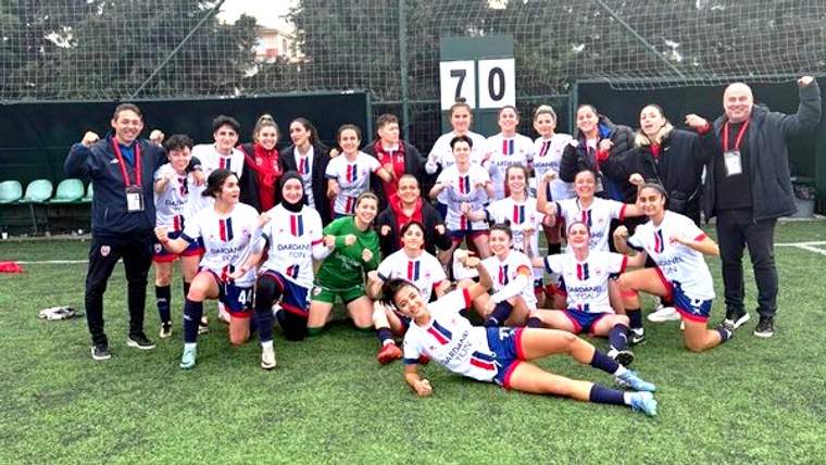 Çanakkale Dardanelspor Kadın Futbol Takımı, ilk yarıyı lider tamamladı - Birlik Haber Ajansı