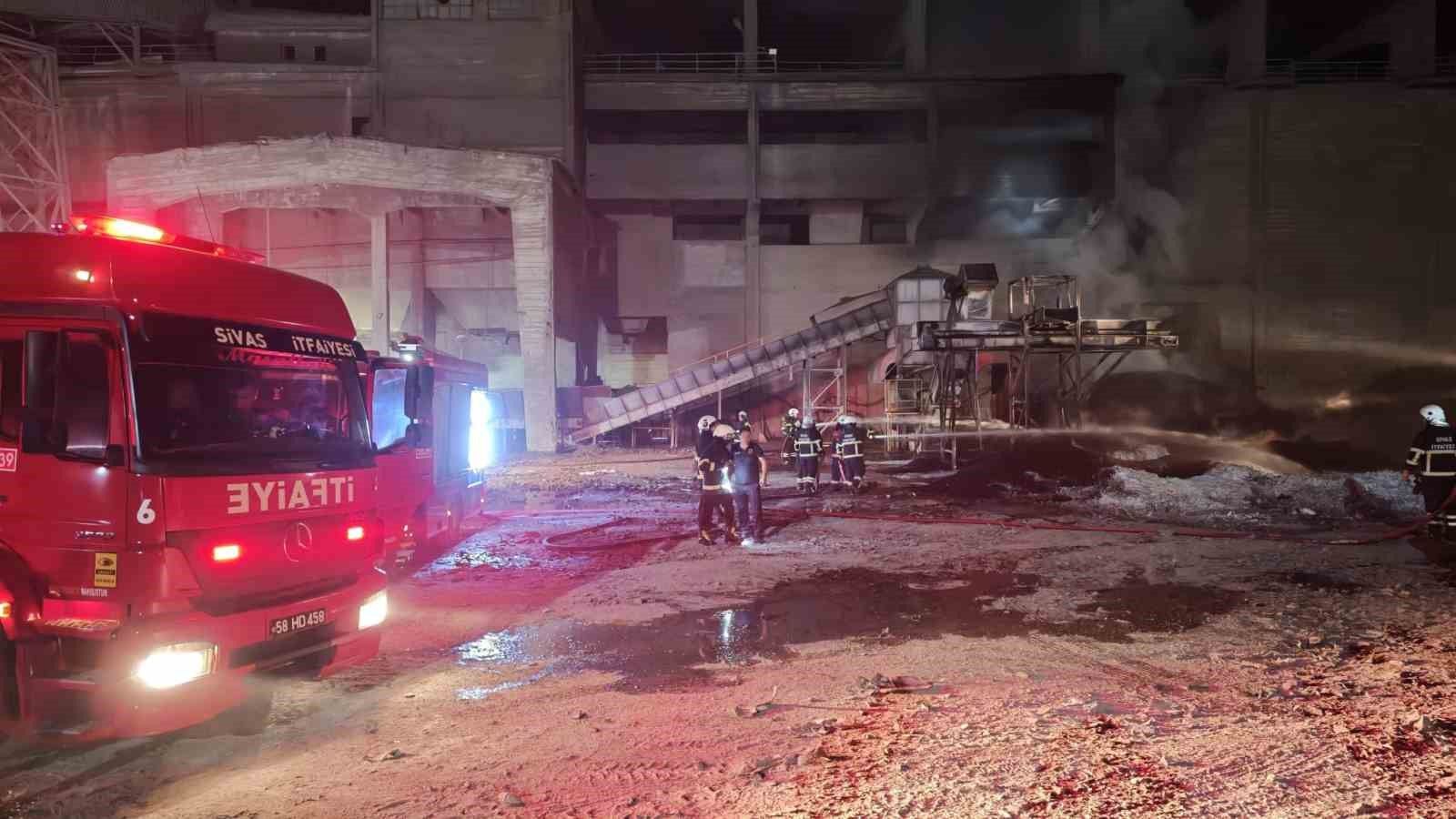 Yangın kontrol altına alındı, fabrikanın diğer bölümleri korundu