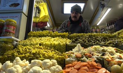 Sivas’ta Ramazan Bereketi: Muşmuladan Kiraza 35 Çeşit Turşu Tezgâhlarda, Kuyruklar Uzadı