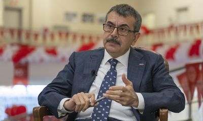Habersiz ziyaret: Nöbetçi öğretmen Bakan Tekin'i veli sandı