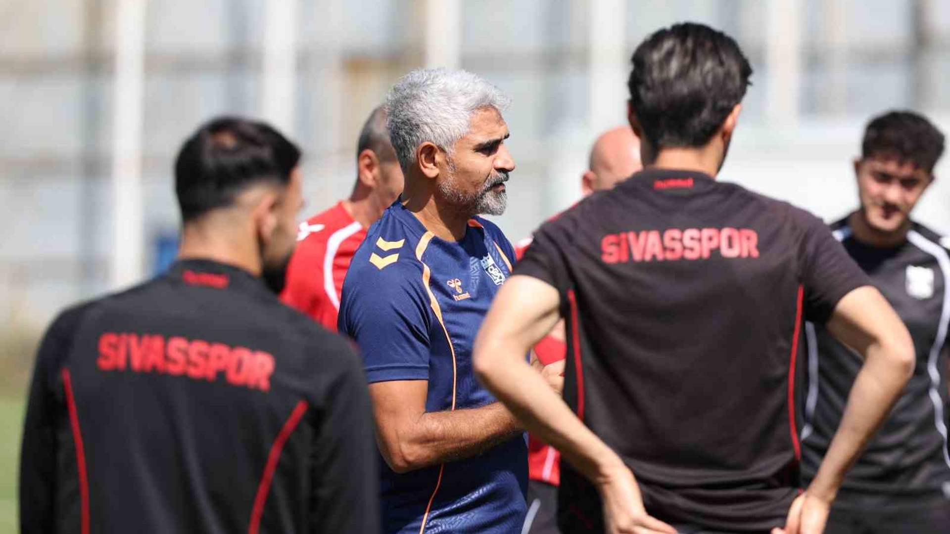 İsmet Taşdemir, Ankara Keçiörengücü maçı öncesi Sivasspor’un kötü başlangıcını değerlendirdi.