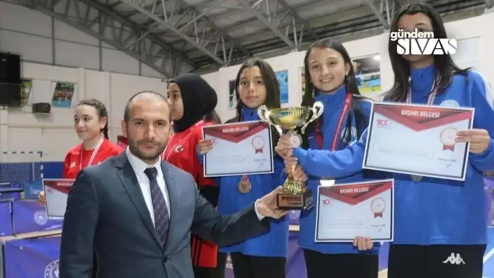 Masa Tenisi Yıldızları Ödüllerini Aldı
