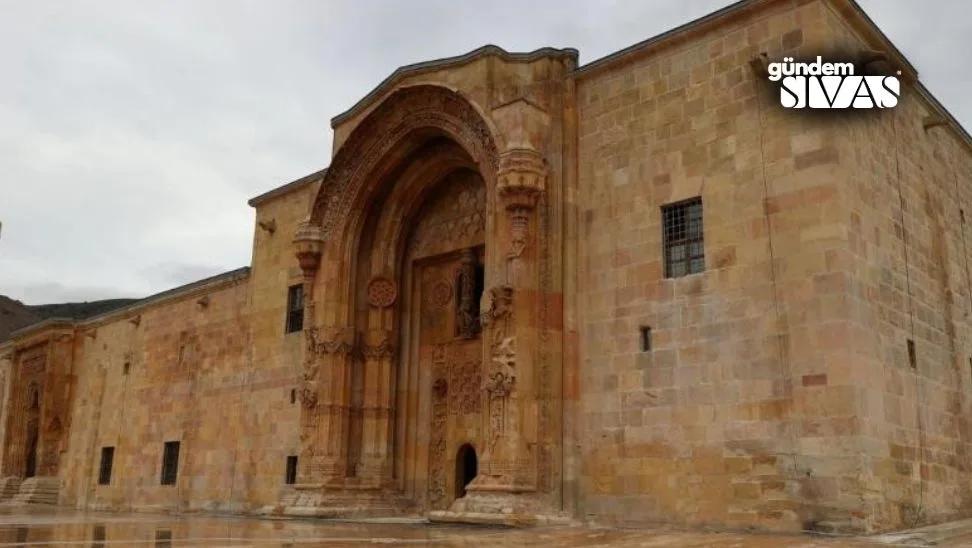 Denge Taşı 85 Yılın Ardından Yeniden Hareket Etti