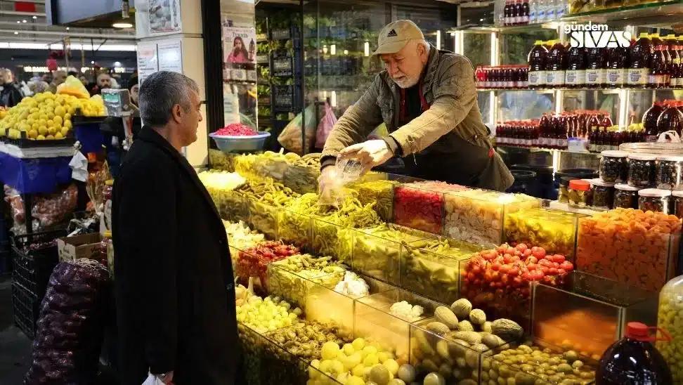 Kışın Vazgeçilmezi Turşular Tezgahlarda