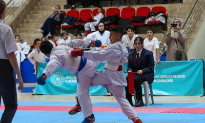 Sivas'ta Karate İl Birinciliği Heyecanı: 80 Sporcu Madalya Kavgası
