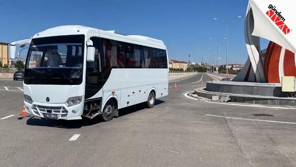 Minibüs Scooter'lu Çocuğa Çarptı