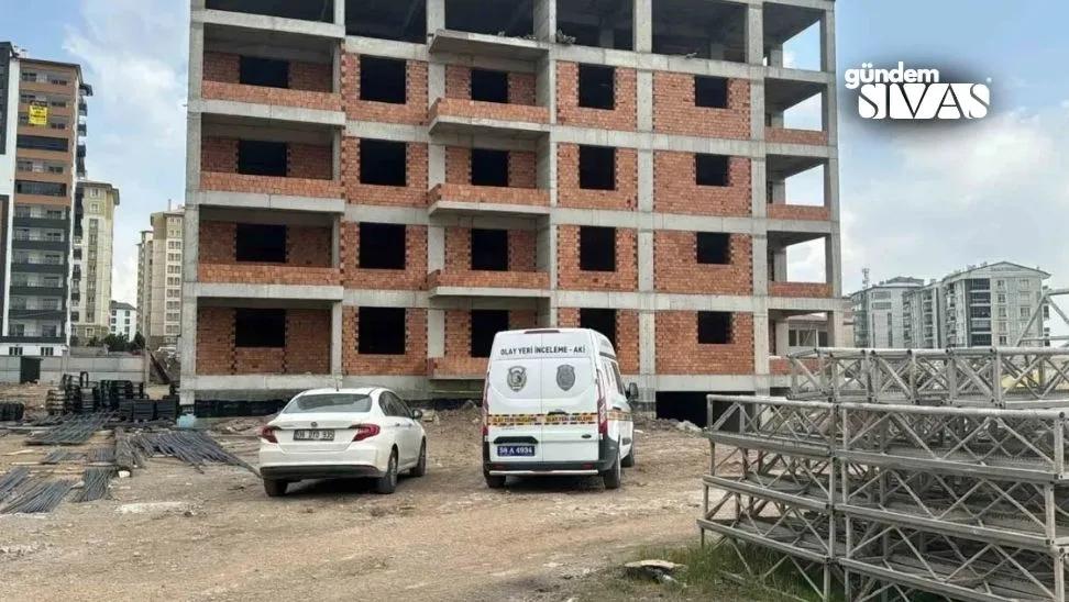 Sivas'ta 6. Kattan Düşen İşçi Can Verdi!