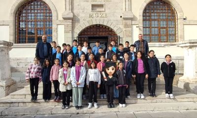 Sivas'ta Müzede Eğitim ve Sanat Buluşması: Öğrenciler Arkeoloji Müzesi'ni Gezdi ve Ebru Yaptı