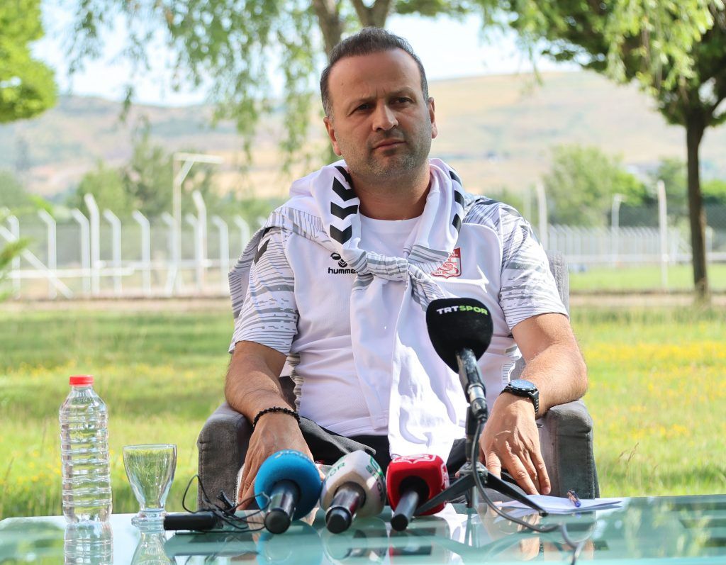 "Gurur Veren Bir Takım Oluşturup Süper Lig'e Dönmek İstiyoruz"