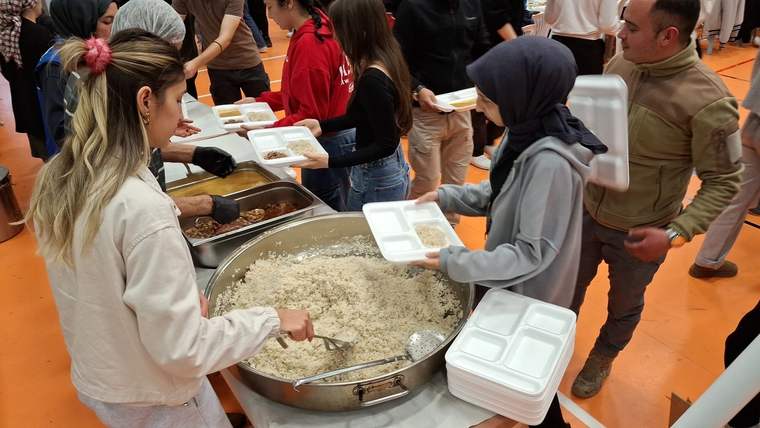 Beypazarı İlçe Gençlik Spor Müdürlüğü, gençlerle iftarda bir araya geldi - Birlik Haber Ajansı