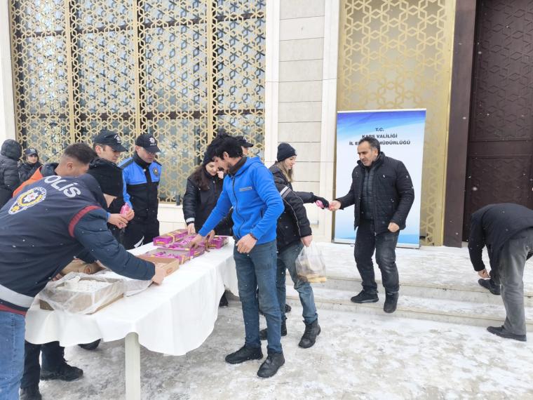 Kars'ta depremde hayatını kaybedenler için mevlit okutuldu - Birlik Haber Ajansı