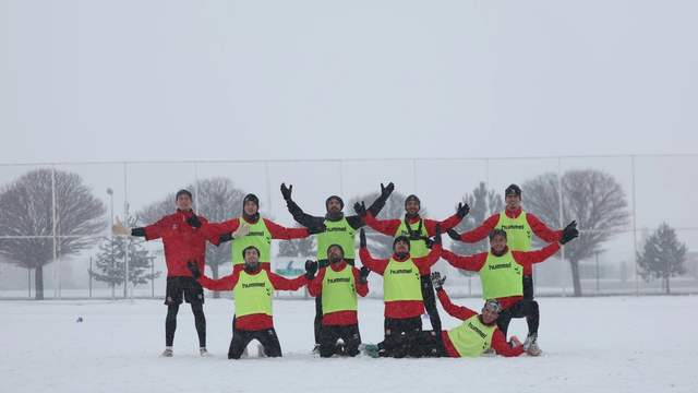 Kar Altında Kritik Hazırlık: Sivasspor, Amedspor Maçı Öncesi Tempoyu Yükseltti