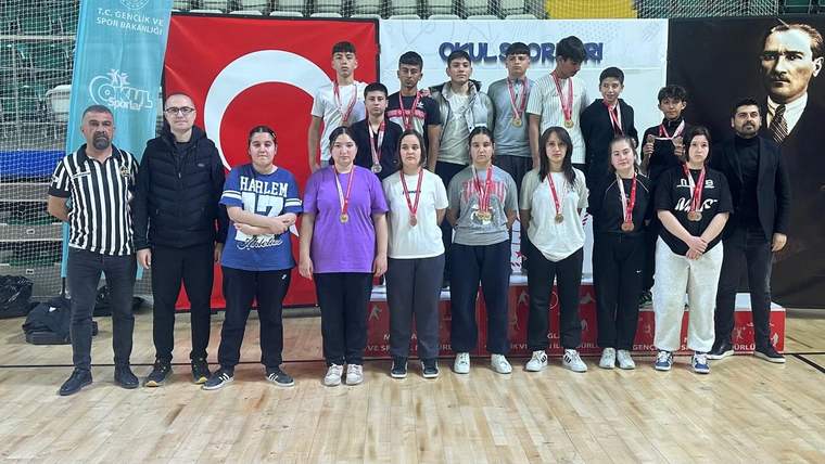 Muğla'da Fatih Ortaokulu, bilek güreşinde madalyaları sildi süpürdü - Birlik Haber Ajansı