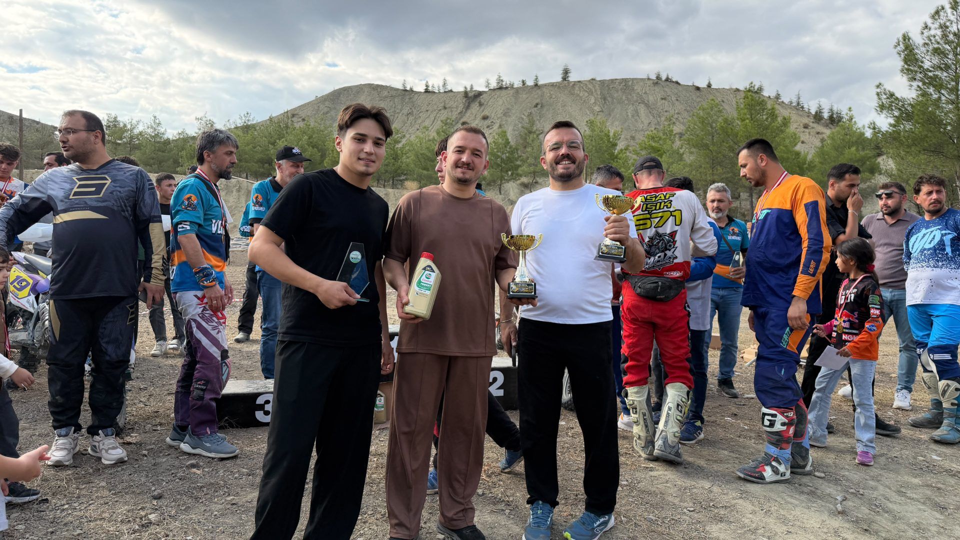 Sivaslı Motorcular Çorum’dan Üç Kupayla Dönüyor