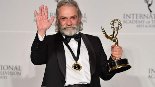 Haluk Bilginer’in Hayatı ve Projeleri: Türk Tiyatrosunun Usta İsmi