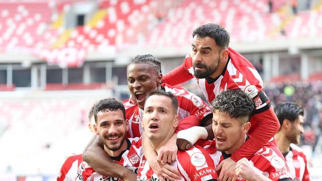 Sivasspor 90+4’te Yıkıldı! 4 Eylül’de Vanspor ile Nefes Kesen 6 Gollü Beraberlik