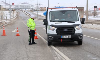 Sivas’ta Fırtına Alarmı: Sivas-Kayseri Kara Yolu Ulaşıma Kapatıldı