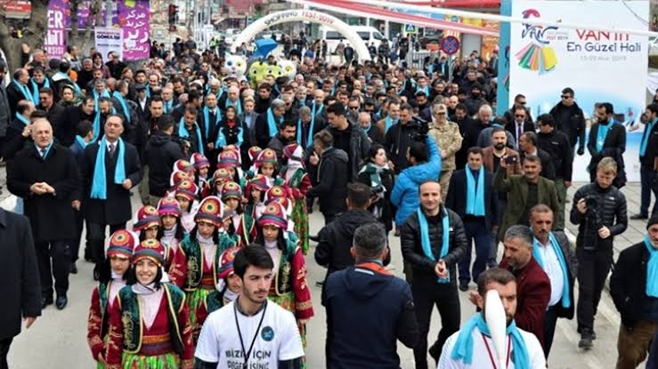 Vanlı esnafın gözü kulağı bu festivalde - Birlik Haber Ajansı