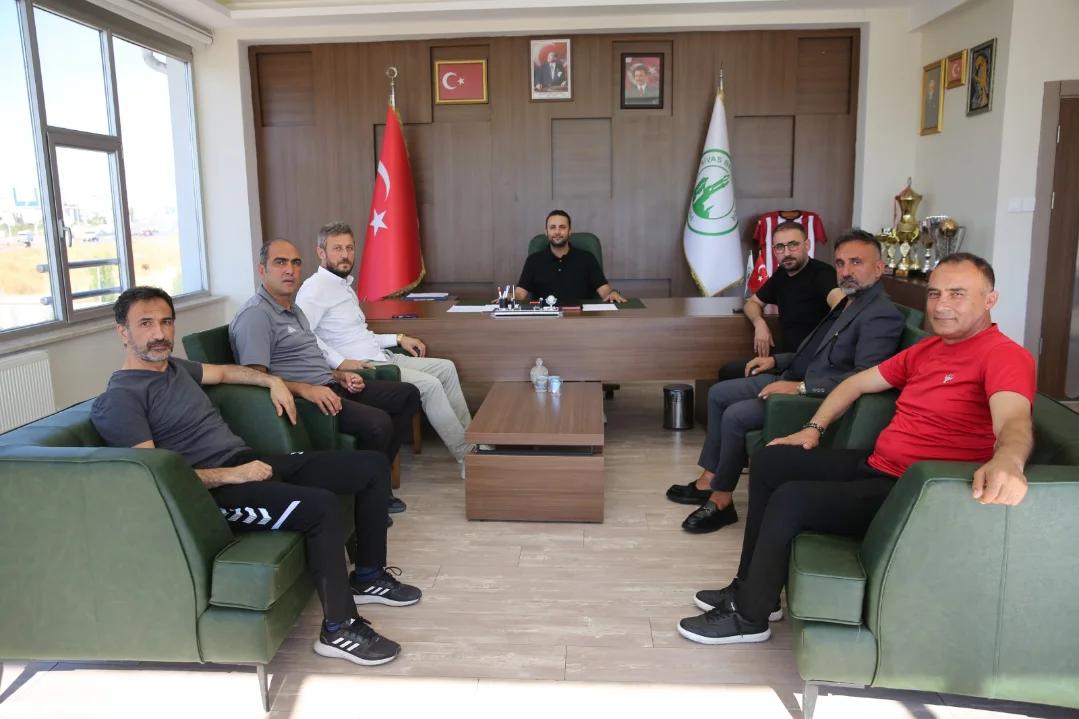 Sivasspor Yöneticileri Sivas Belediyespor'u Ziyaret Etti