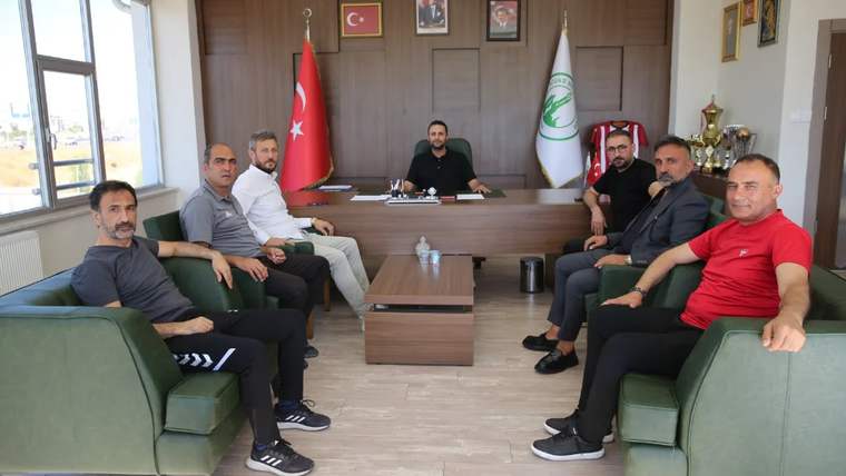 Sivasspor Yöneticileri Sivas Belediyespor'u Ziyaret Etti