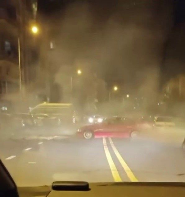 Drift atmak için pisti değil ara sokakları tercih etti