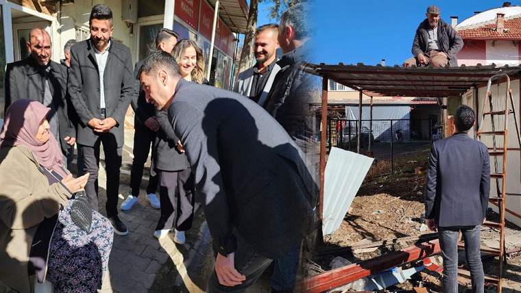 Sokakta bir grup insanın yanındaki adam yaşlı bir kadınla selamlaşırken, diğer karede üç kişi çatılı alanı inceliyor.